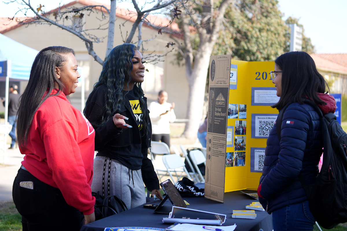 Students providing information to another student about an event