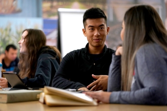 Students chatting at tutoring table