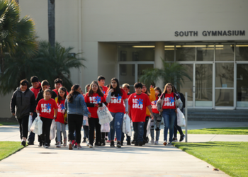 students walking in a campus tour